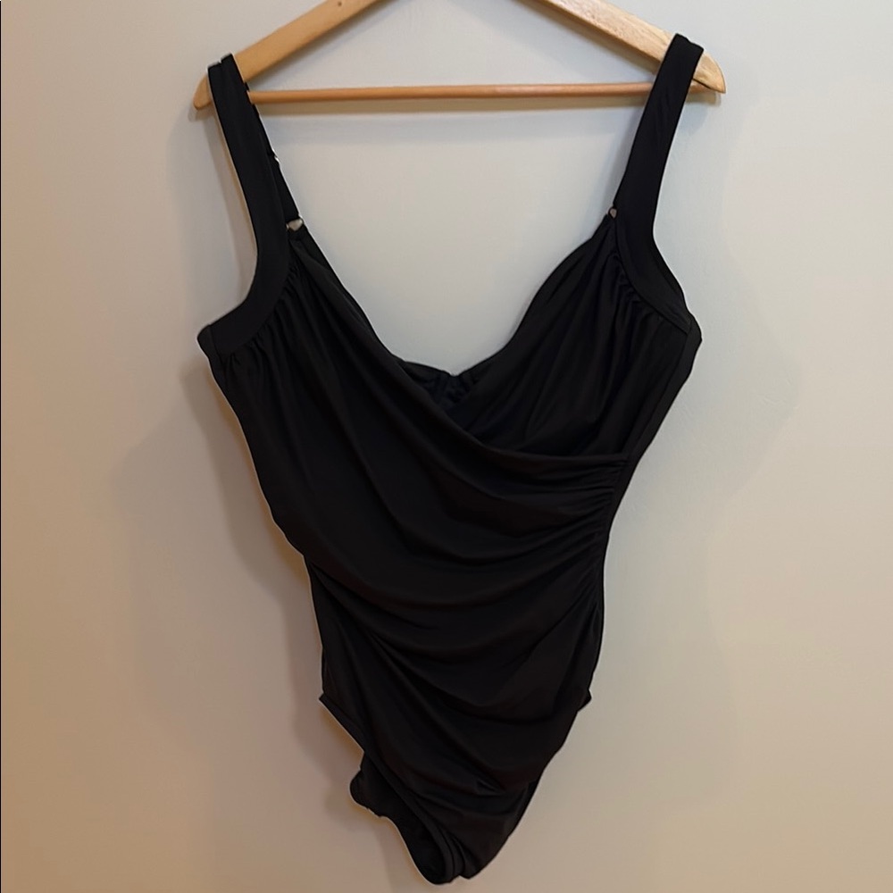 Miraclesuit-size tag has been removed but appears to be a size 14